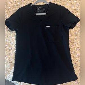 Women’s Figs Catarina One-Pocket Scrub Top in Black